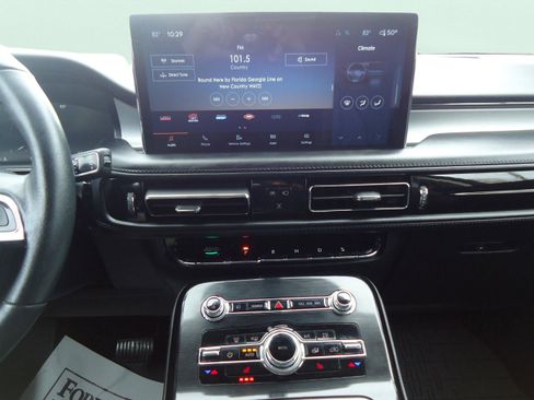 Used 2022 Lincoln Nautilus FWD image 15