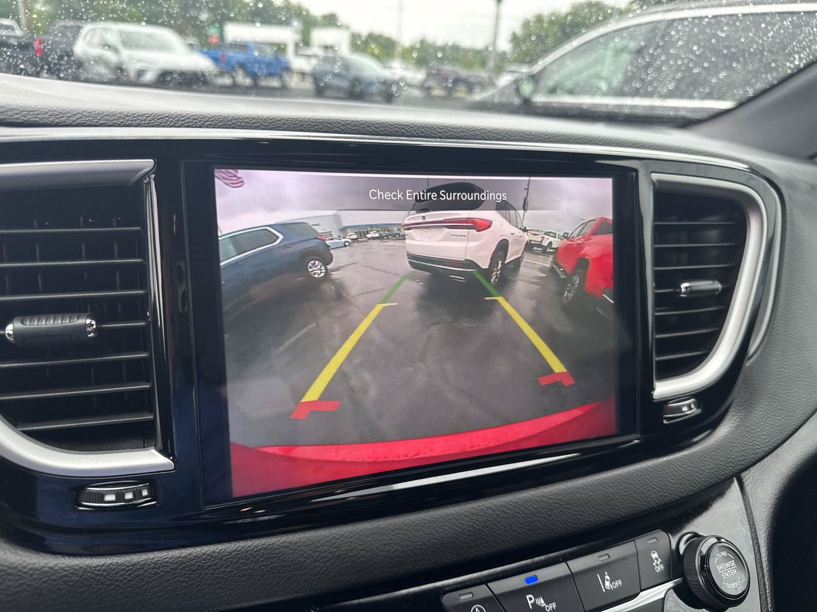 Used 2025 Chrysler Pacifica Select FWD image 23