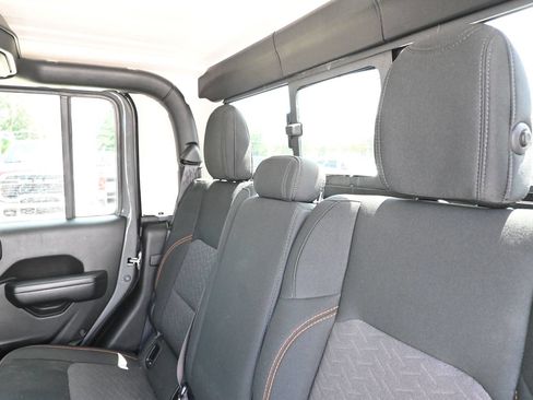 Used 2022 Jeep Gladiator Mojave w/ Cold Weather Group AWD/4WD image 18