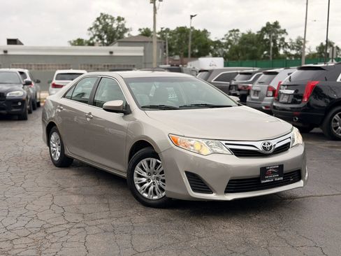 Used 2014 Toyota Camry LE FWD image 3