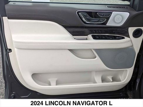 Used 2024 Lincoln Navigator L Black Label AWD/4WD image 10