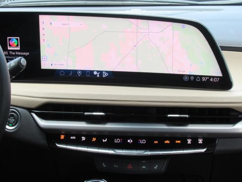 Certified 2024 Cadillac XT4 Luxury w/ Cold Weather Package FWD image 16