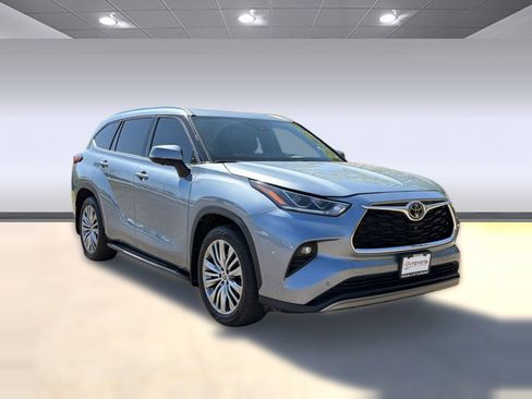 Used 2023 Toyota Highlander Platinum image 7