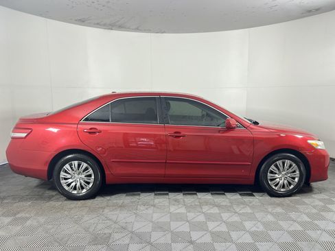 Used 2010 Toyota Camry LE FWD image 2