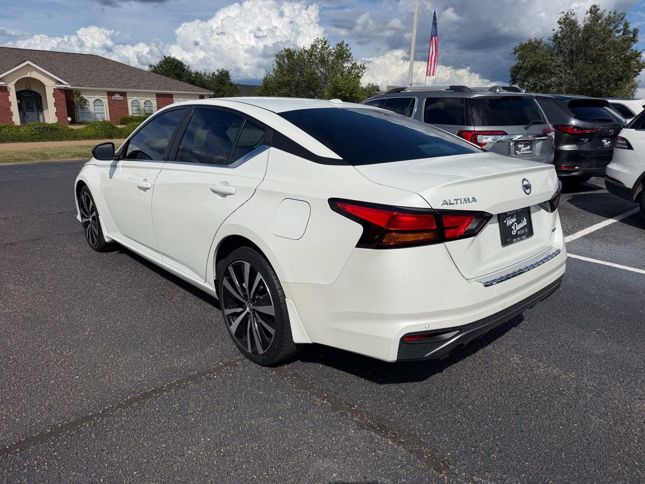 Used 2022 Nissan Altima 2.5 SR AWD/4WD image 2