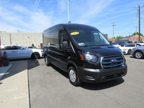 Used 2022 Ford E-Transit Medium Roof RWD image 4