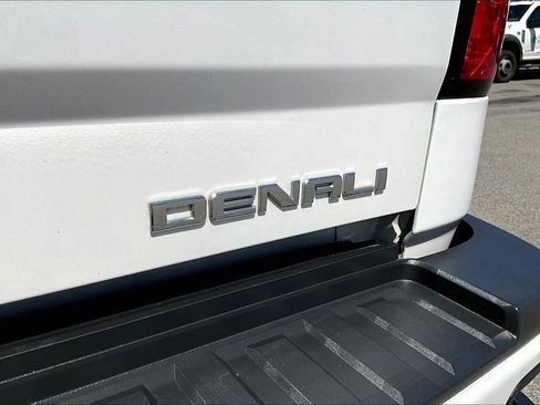 Used 2018 GMC Sierra 2500 Denali w/ Duramax Plus Package AWD/4WD image 27