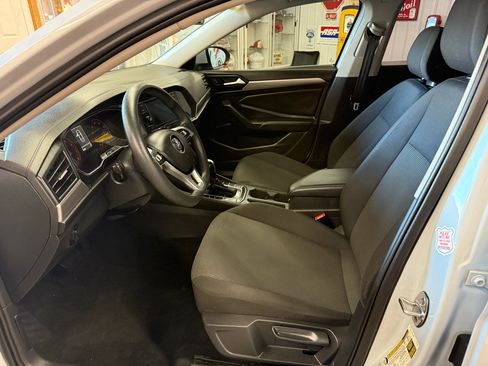 Used 2019 Volkswagen Jetta S image 11