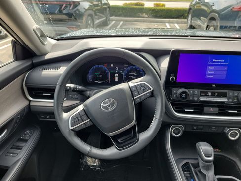 Certified 2024 Toyota Grand Highlander FWD image 19