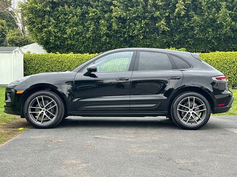 Certified 2025 Porsche Macan AWD/4WD image 2