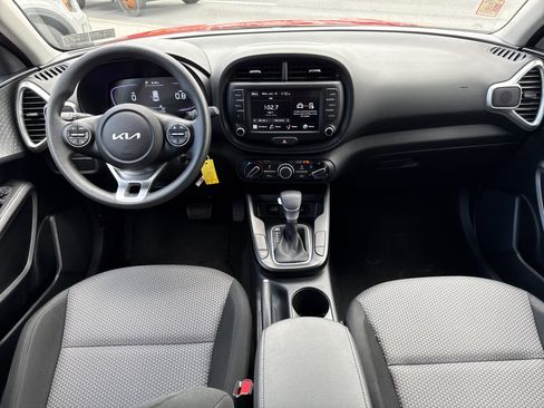 Certified 2025 Kia Soul LX w/ LX Technology Package FWD image 14