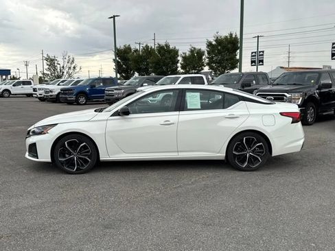 Used 2024 Nissan Altima 2.5 SR FWD image 43