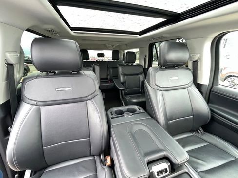 Used 2025 Ford Expedition Max Platinum AWD/4WD image 30