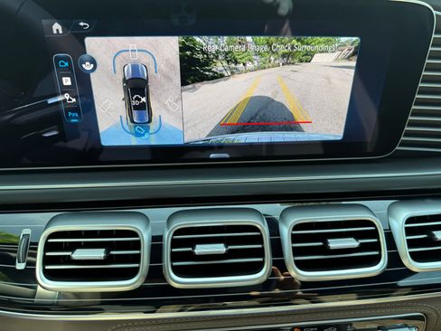 New 2025 Mercedes-Benz GLS 580 4MATIC image 16