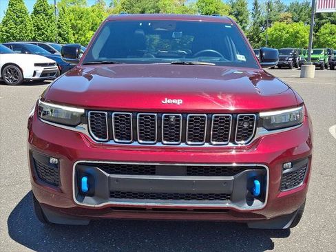Certified 2024 Jeep Grand Cherokee Overland w/ Advanced Protech Group III AWD/4WD image 8