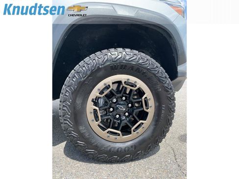 Used 2024 Chevrolet Colorado ZR2 w/ Technology Package AWD/4WD image 10