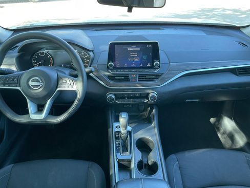 Used 2025 Nissan Altima 2.5 SV image 17