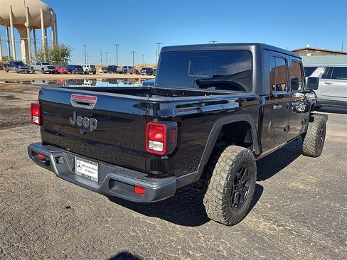 Used 2023 Jeep Gladiator Willys image 7