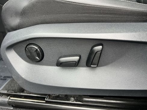 Used 2022 Volkswagen Tiguan SE w/ Panoramic Sunroof Package image 13