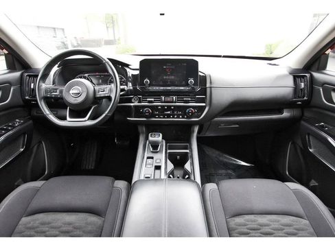 Used 2022 Nissan Pathfinder SV FWD image 7
