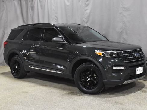 Used 2022 Ford Explorer XLT w/ Equipment Group 202A image 4
