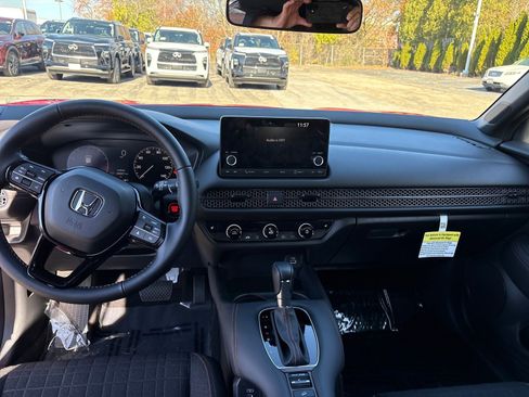 Used 2025 Honda HR-V Sport image 12