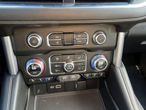 Used 2023 GMC Yukon XL SLT image 15