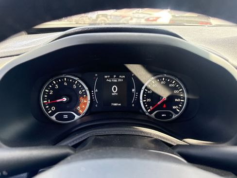 Used 2018 Jeep Renegade Latitude w/ Advanced Technology Group FWD image 23