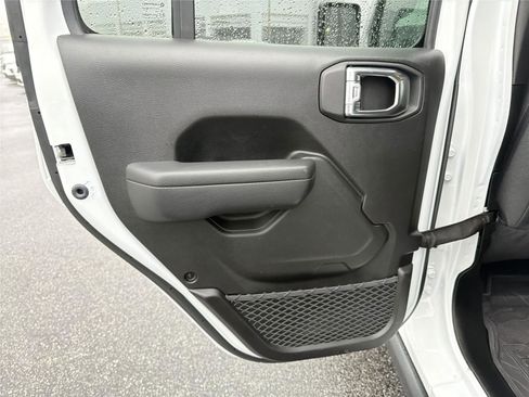 Used 2025 Jeep Wrangler Willys image 22