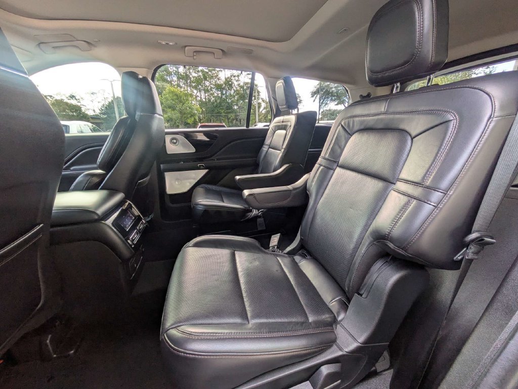Used 2022 Lincoln Aviator Reserve w/ Equipment Group 201A AWD/4WD image 16
