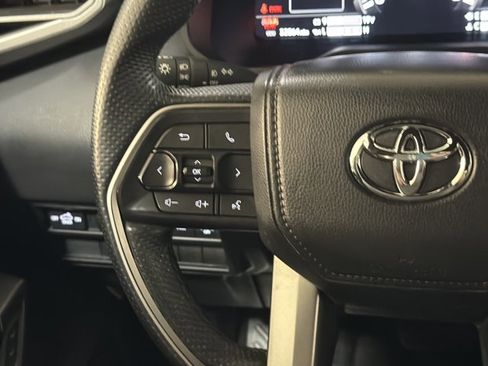 Used 2025 Toyota Tundra Limited AWD/4WD image 29