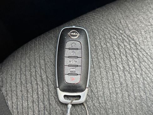 Used 2025 Nissan Rogue SV image 18