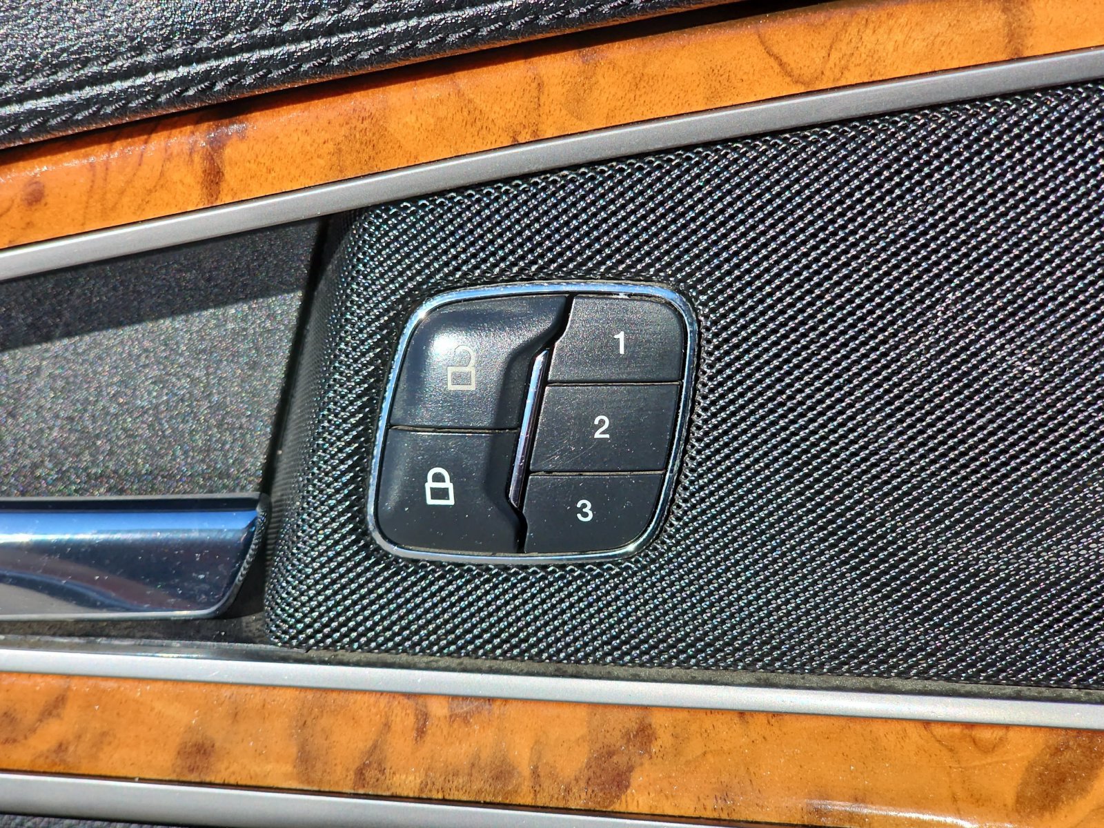 Used 2016 Lincoln MKX Select w/ Select Plus Package FWD image 32
