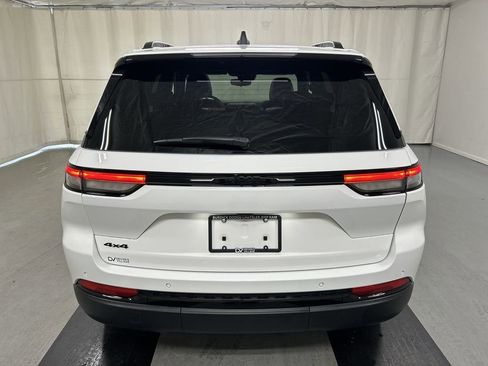 Used 2024 Jeep Grand Cherokee Altitude AWD/4WD image 21