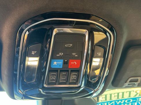 Used 2023 Jeep Grand Cherokee Summit AWD/4WD image 35