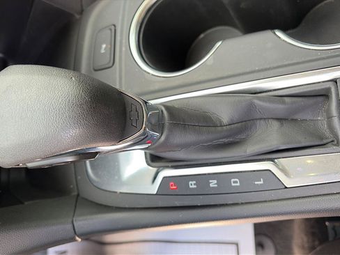 Used 2024 Chevrolet Equinox LT FWD image 16