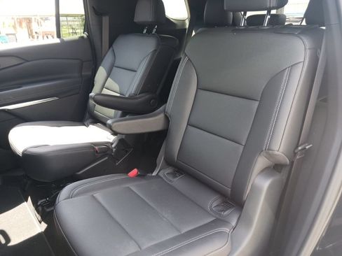 Used 2026 Chevrolet Traverse LT FWD image 12