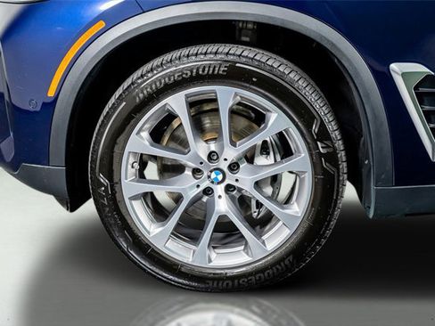 Used 2024 BMW X5 xDrive40i w/ Premium Essential Package image 18