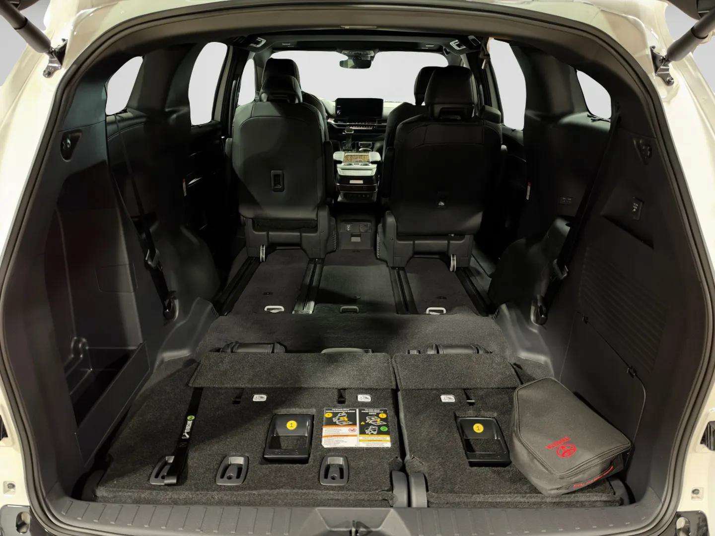 Used 2026 Toyota Sienna Platinum AWD/4WD image 36