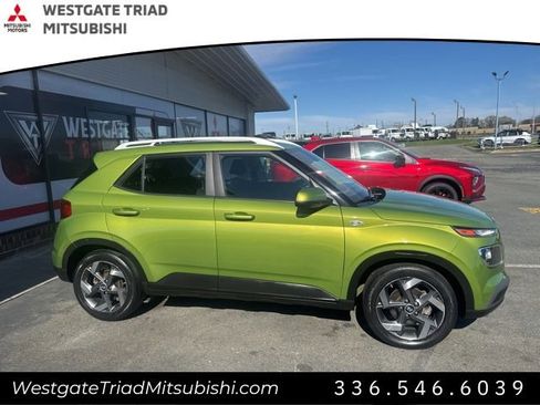 Used 2023 Hyundai Venue SEL FWD image 5