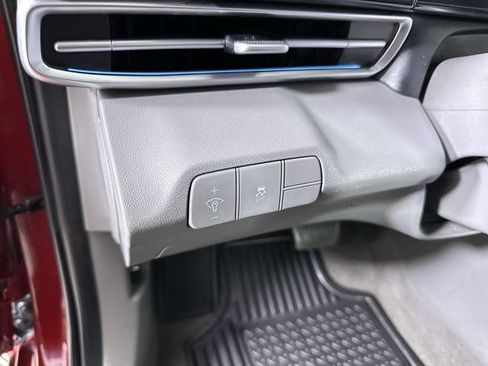 Used 2025 Hyundai Elantra SEL FWD image 18