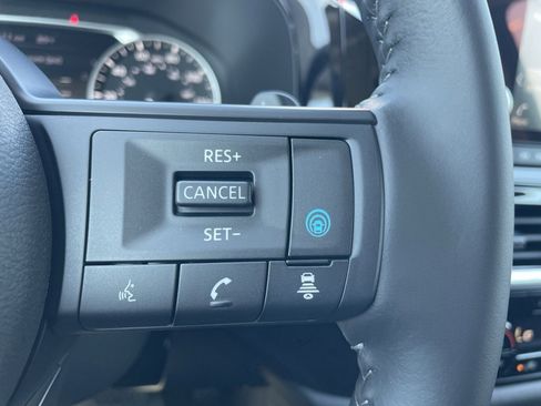 Certified 2025 Nissan Pathfinder SV w/ Black Appearance Package image 10