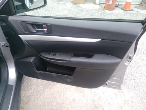 Used 2011 Subaru Outback 2.5i Premium image 22