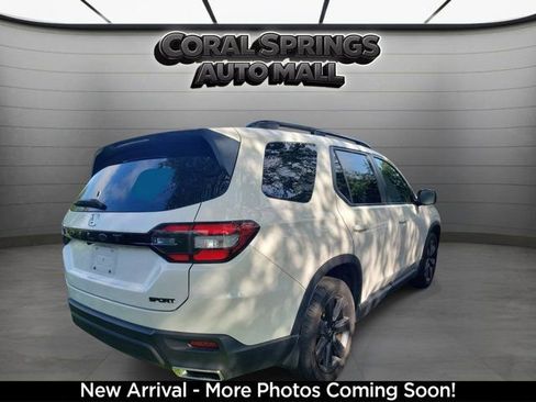 Certified 2025 Honda Pilot Sport image 4