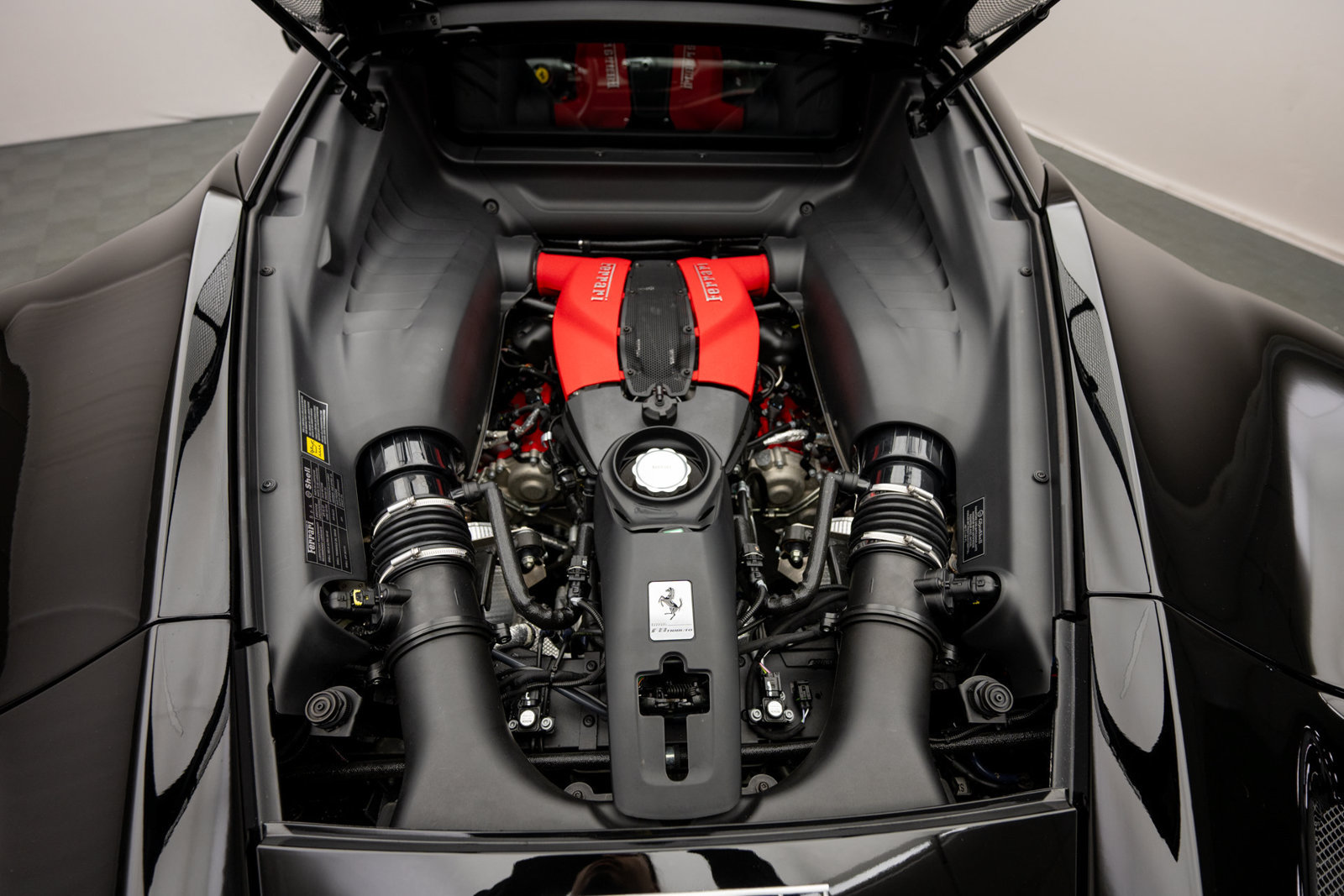 Used 2022 Ferrari F8 Tributo RWD image 41