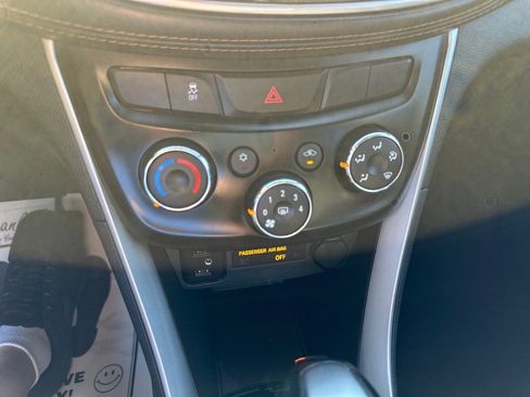 Used 2021 Chevrolet Trax LT image 26