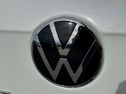 Certified 2023 Volkswagen Tiguan SE R-Line FWD image 18