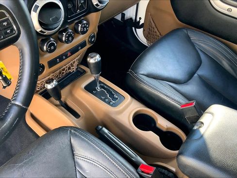 Used 2013 Jeep Wrangler Unlimited Sahara w/ Connectivity Group AWD/4WD image 13
