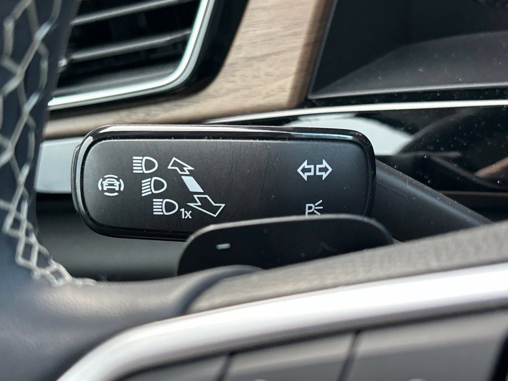 Certified 2024 Volkswagen Atlas SE FWD image 28