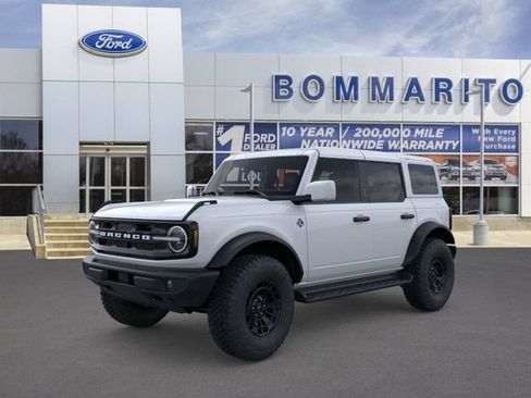 New 2026 Ford Bronco Outer Banks w/ Sasquatch Package AWD/4WD image 1